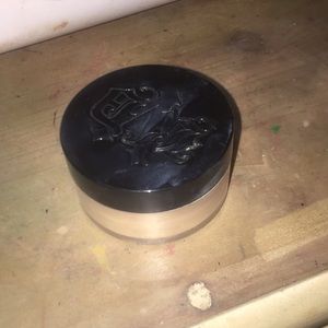 KAT VON D translucent powder